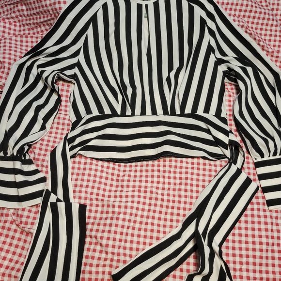 Sexy Black and white striped blouse...2xl.. - Picture 13 of 13